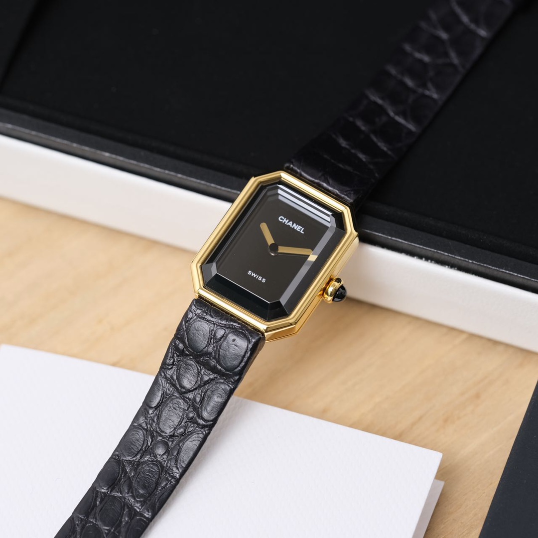 Chanel-12 香奈儿Chanel黑金小方糖女士石英腕表，诞生于1987年，所以也叫"1987"，搭载进口