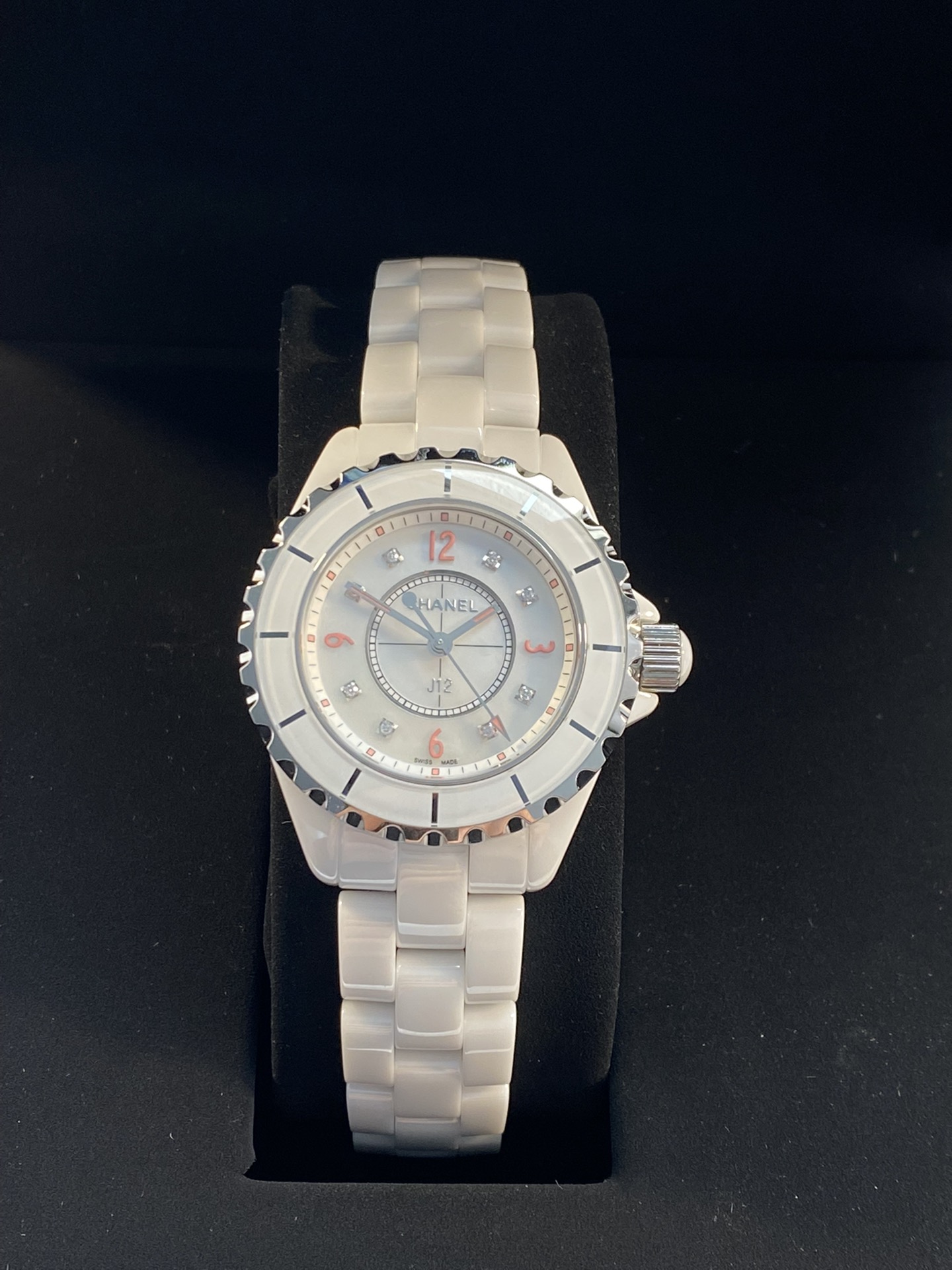 Chanel-7 CHANEL香奈儿J12系列，（粉红之光限量版）高科技精密陶瓷搭配精钢旋入式表冠，蓝宝石玻