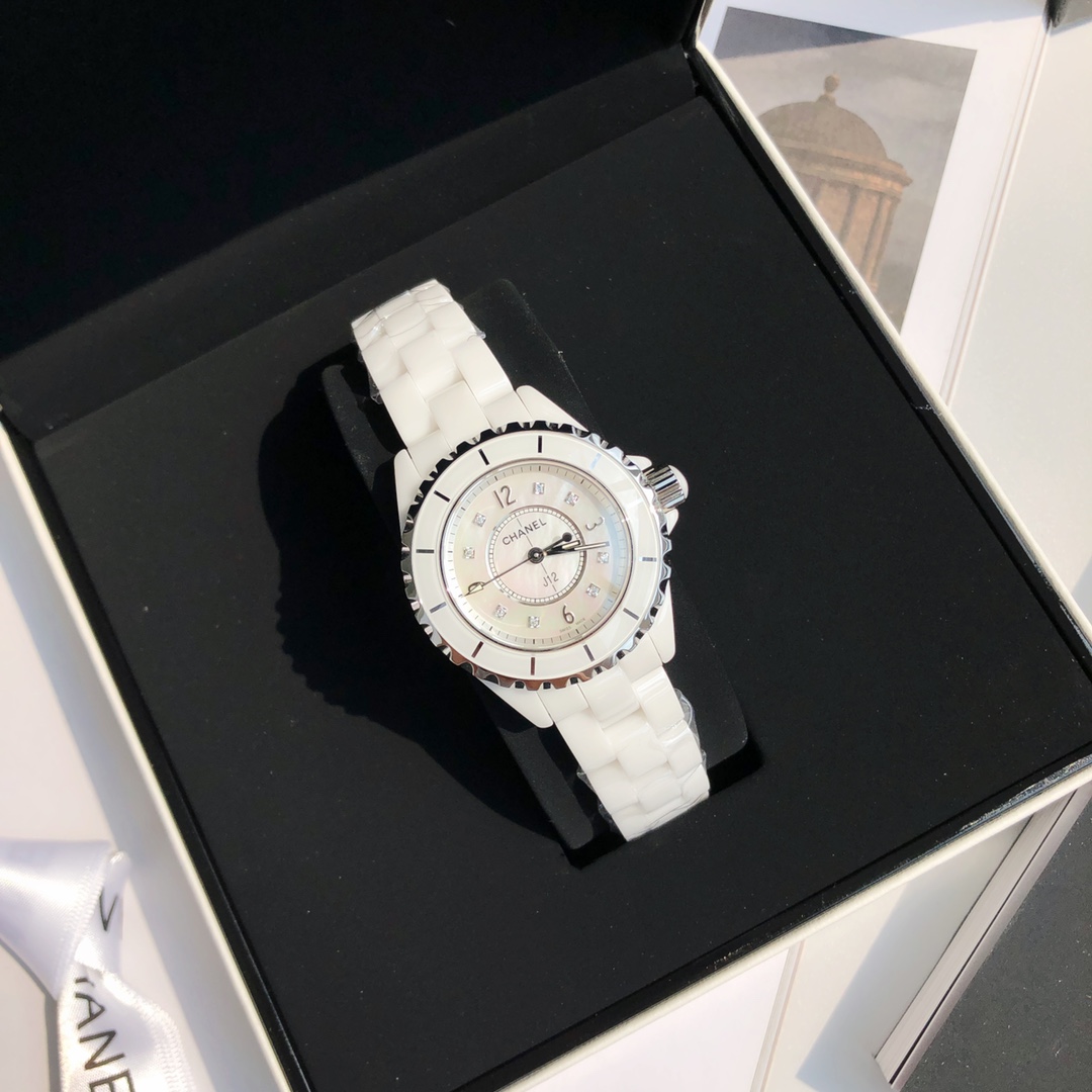 Chanel-8 CHANEL香奈儿J12系列，（粉红之光限量版）高科技精密陶瓷搭配精钢旋入式表冠，蓝宝石玻