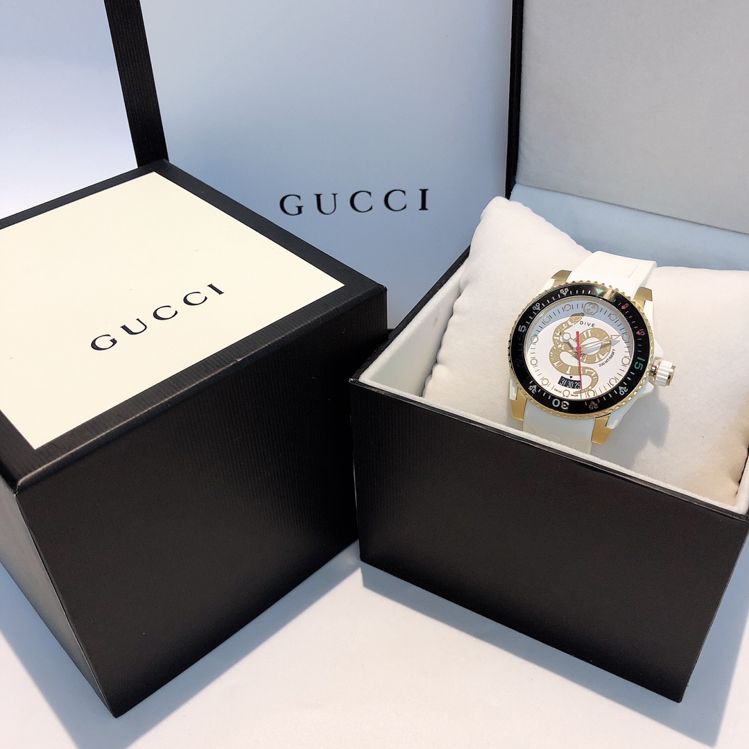GC36 GUCCI古驰 Dive腕表,中性休闲风格的浮凸个性G家标识,橡胶表带搭配品牌代表性设计元
