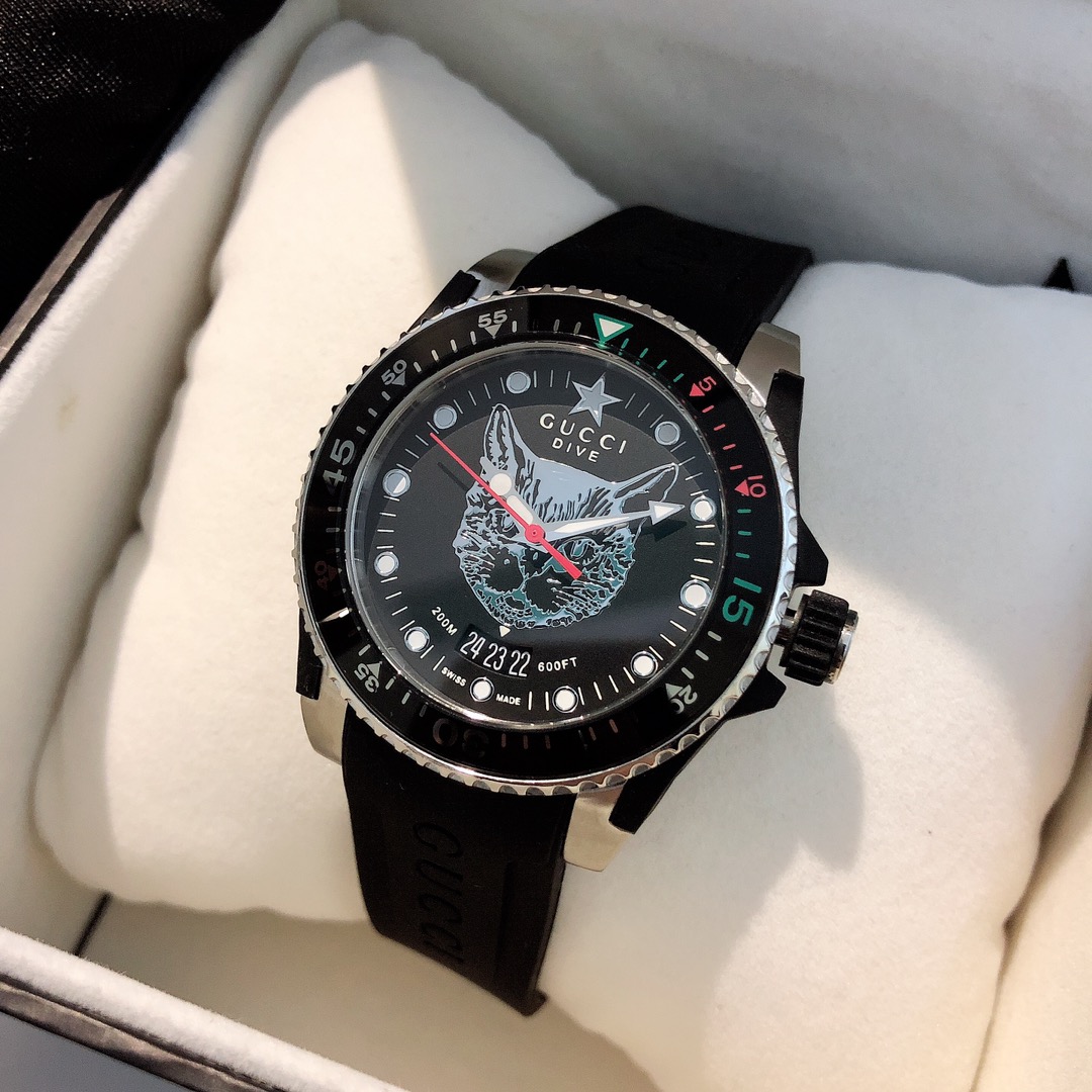 GC41 GUCCI古驰 Dive腕表,中性休闲风格的浮凸个性G家标识,橡胶表带搭配品牌代表性设计元