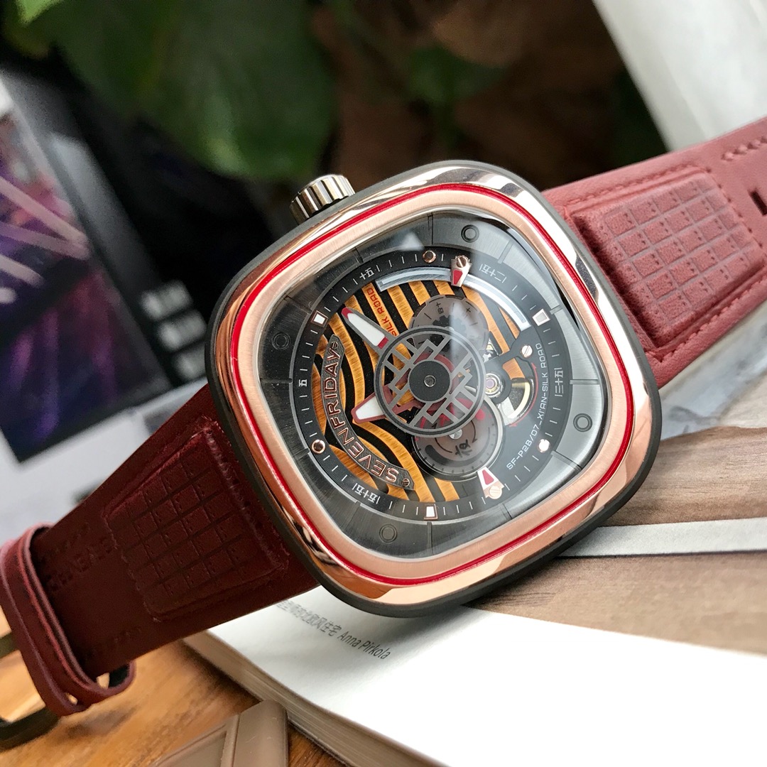 SF-16 七个星期五 Sevenfriday自动机械男表，型号P2B/07。西安兵马俑中文纪念版，支