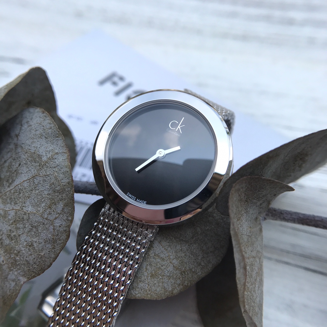 CK-8 原装 CK(CalvinKlein FIRM系列)圆形表盘简洁指针,CK品牌标志,个性魅力