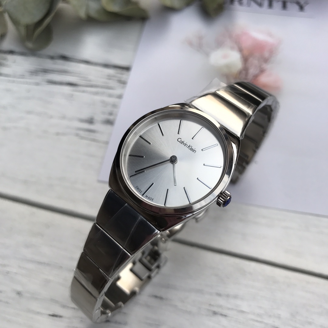 CK-11 原装 CK(CalvinKlein SUPREME MINI 系列) 手镯型钢带女表,简洁