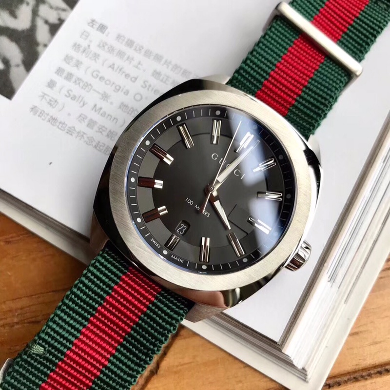 GC63 帅气十足的gucci男士石英腕表!原装进口机芯!蓝宝石玻璃表盘!配的是尼龙表带!上手非常休