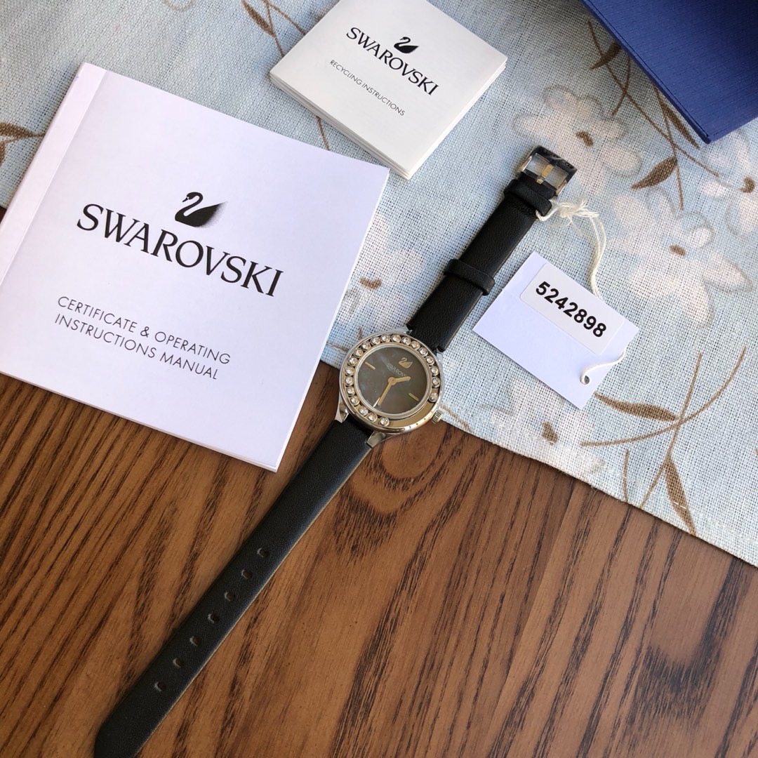 SWA5242898 正品手表渠道货,全套专柜包装,带盖章保卡,防伪卡,支持专柜验货,实物拍摄;原装 施华洛世奇