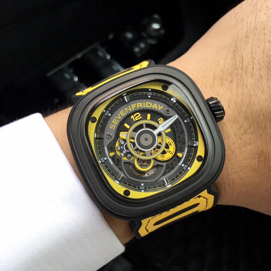 SF-28 炎夏请尽情SHOW出你的个性腕表，全新发布的Seven Friday七个星期五。型号：红色