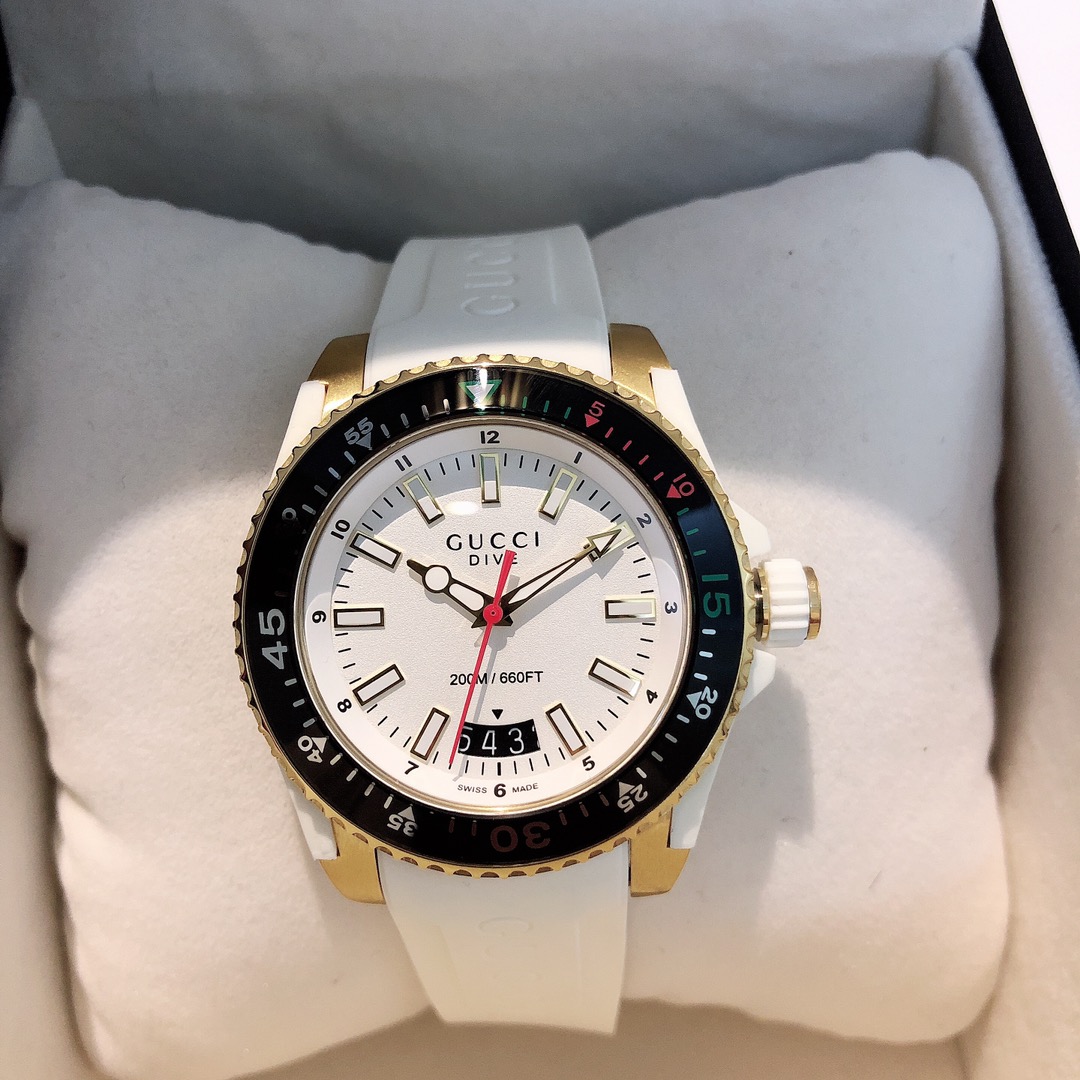 GC38 GUCCI古驰 Dive腕表,中性休闲风格的浮凸个性G家标识,橡胶表带搭配品牌代表性设计元