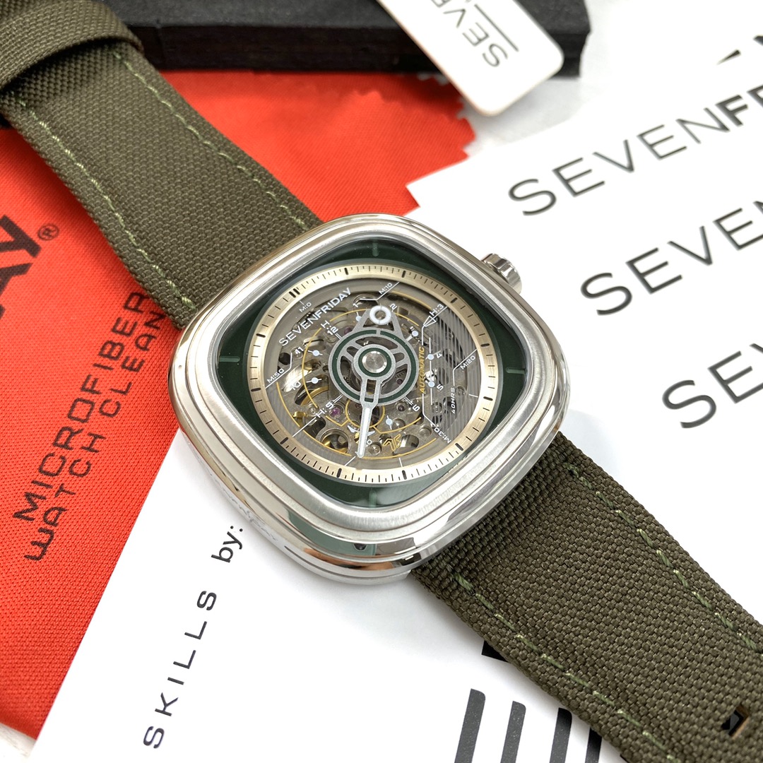 SF-09 SEVENFRIDAY 七个星期五手表机械男表T2/01;改革后的新款比旧款更薄大小45.