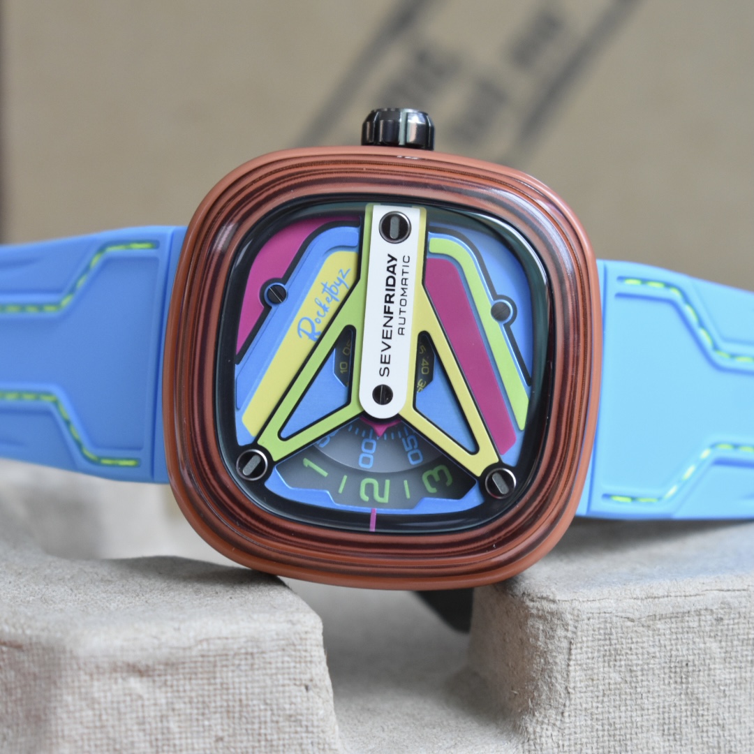 SF-04 sevenFriday携手Rocketbyz工作室打造的2020年最新第二代联名款SF-M