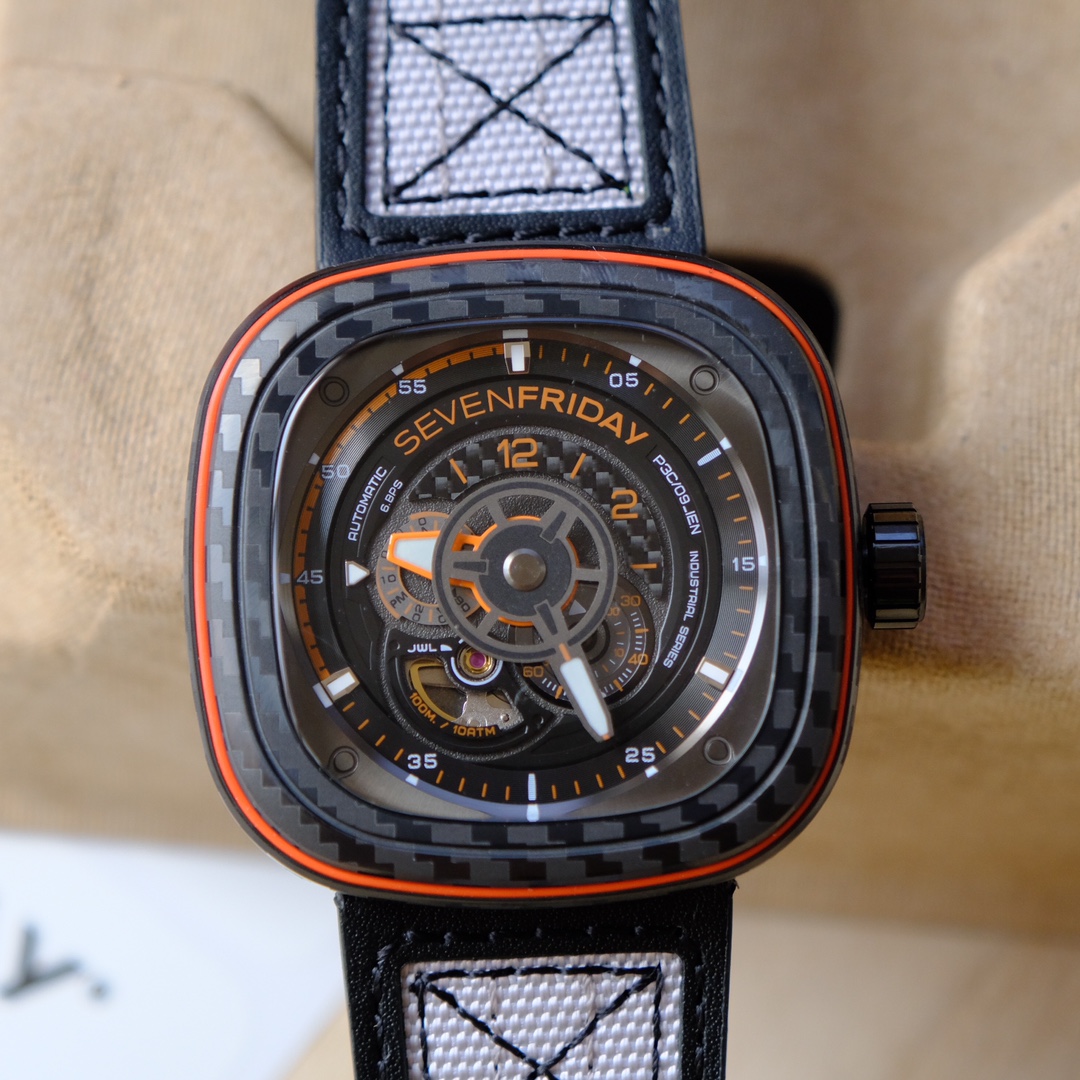 SF-14 sevenFriday7个星期五P3C最新款，官方售价1W+，我们的超级划算，表壳47.6