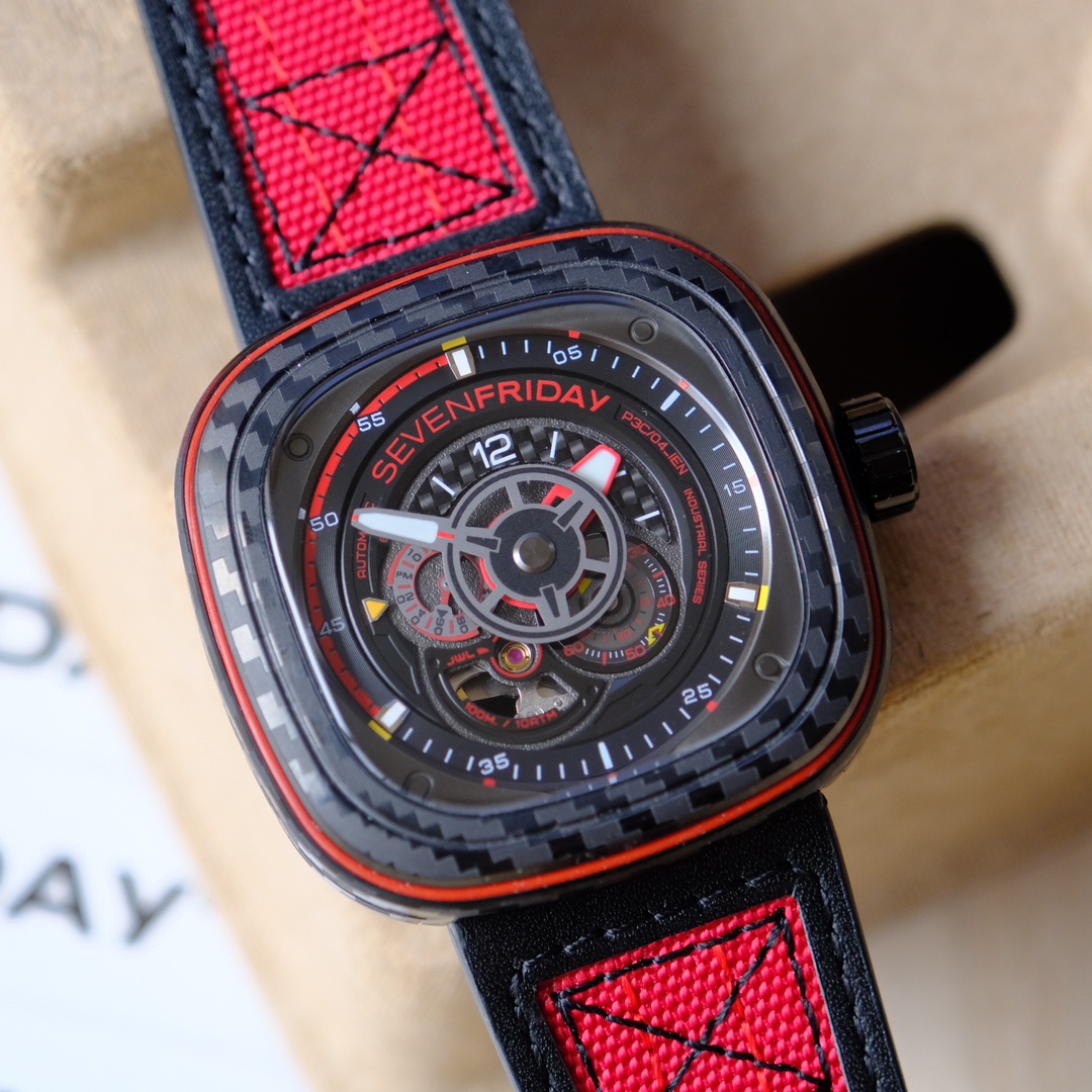 SF-13 sevenFriday最新款，如同公牛身上的深红色P系列“P3C/04 七个星期五全自动机