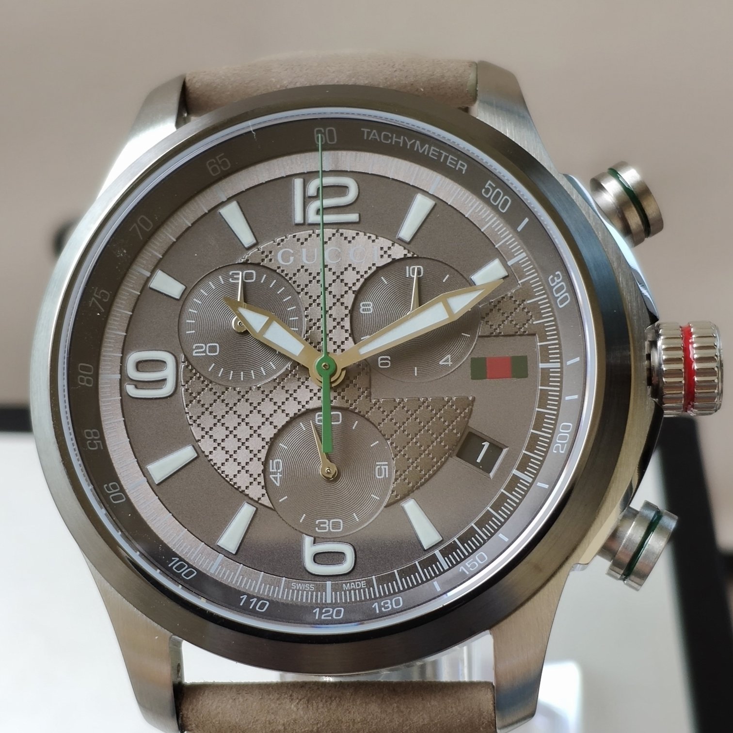 GC53 Gucci古驰原厂小蜜蜂六针石英男表,43mm,原装瑞士机芯,蓝宝石玻璃,注意细节对比。防