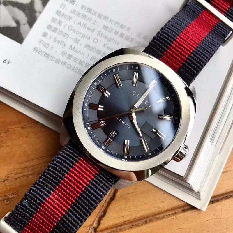 GC64 帅气十足的gucci男士石英腕表!原装进口机芯!蓝宝石玻璃表盘!配的是尼龙表带!上手非常休