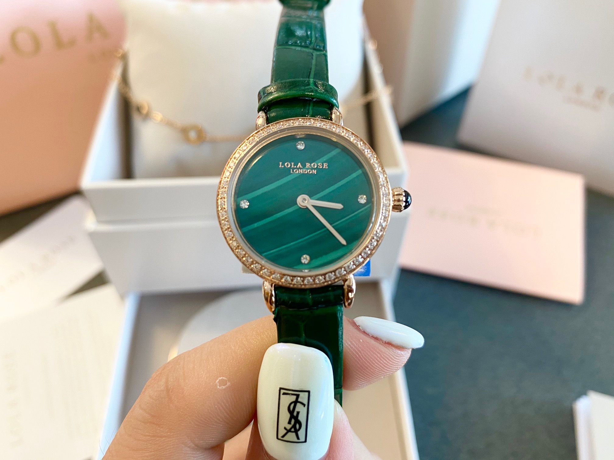 LR008 小红书同款，天猫专供原单正品，LolaRose英国小众简约文艺小表盘，星空闪闪；LolaR