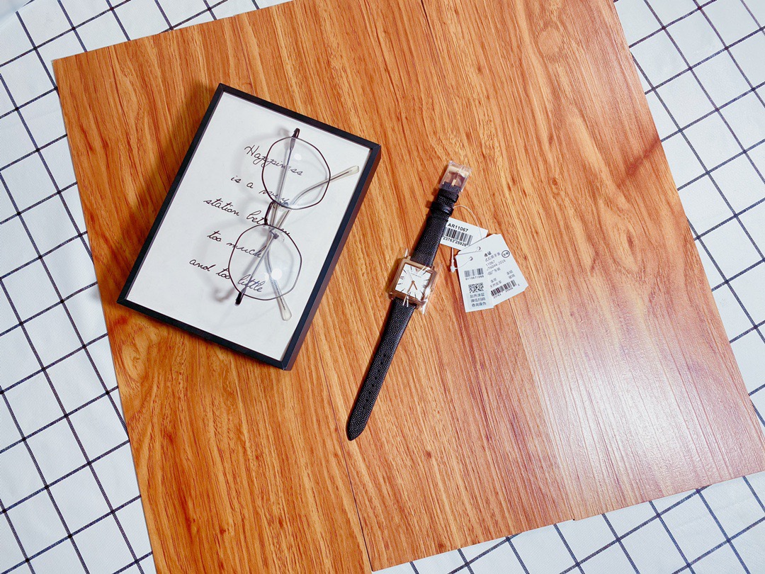 AR11069 表盘：罗马表盘表盘尺寸：32mm表镜：矿物质玻璃表壳：316钢表带：真皮表壳颜色：玫瑰花表