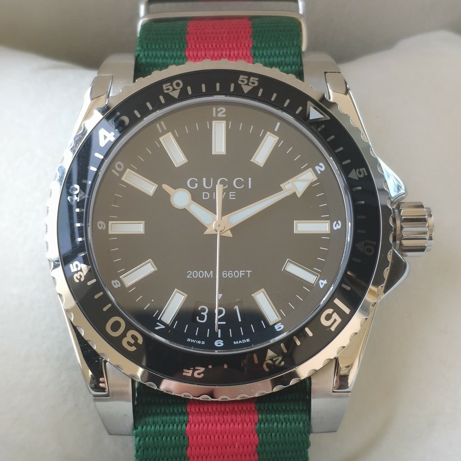 GC68 古驰GUCCl水鬼最新款,蓝宝石玻璃,原装瑞士机芯,帆布表带,表径45mm!防水200m!