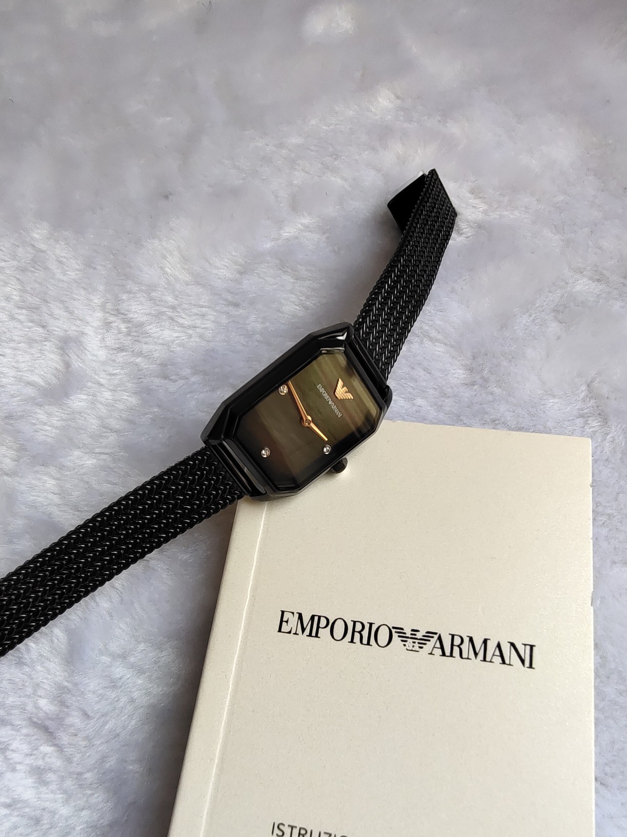 AR11271 (Emporio Armani)阿玛尼女士手表， 方盘编织袋休闲石英女士腕表 。 利落流畅