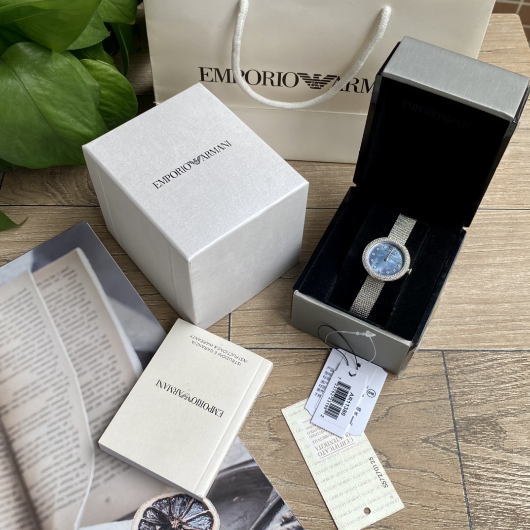 AR11380 阿玛尼时尚休闲女士腕表，佟丽娅同款，腕美展现，熠熠生辉，多彩优雅姿态，璀璨表盘复古钻刻度，