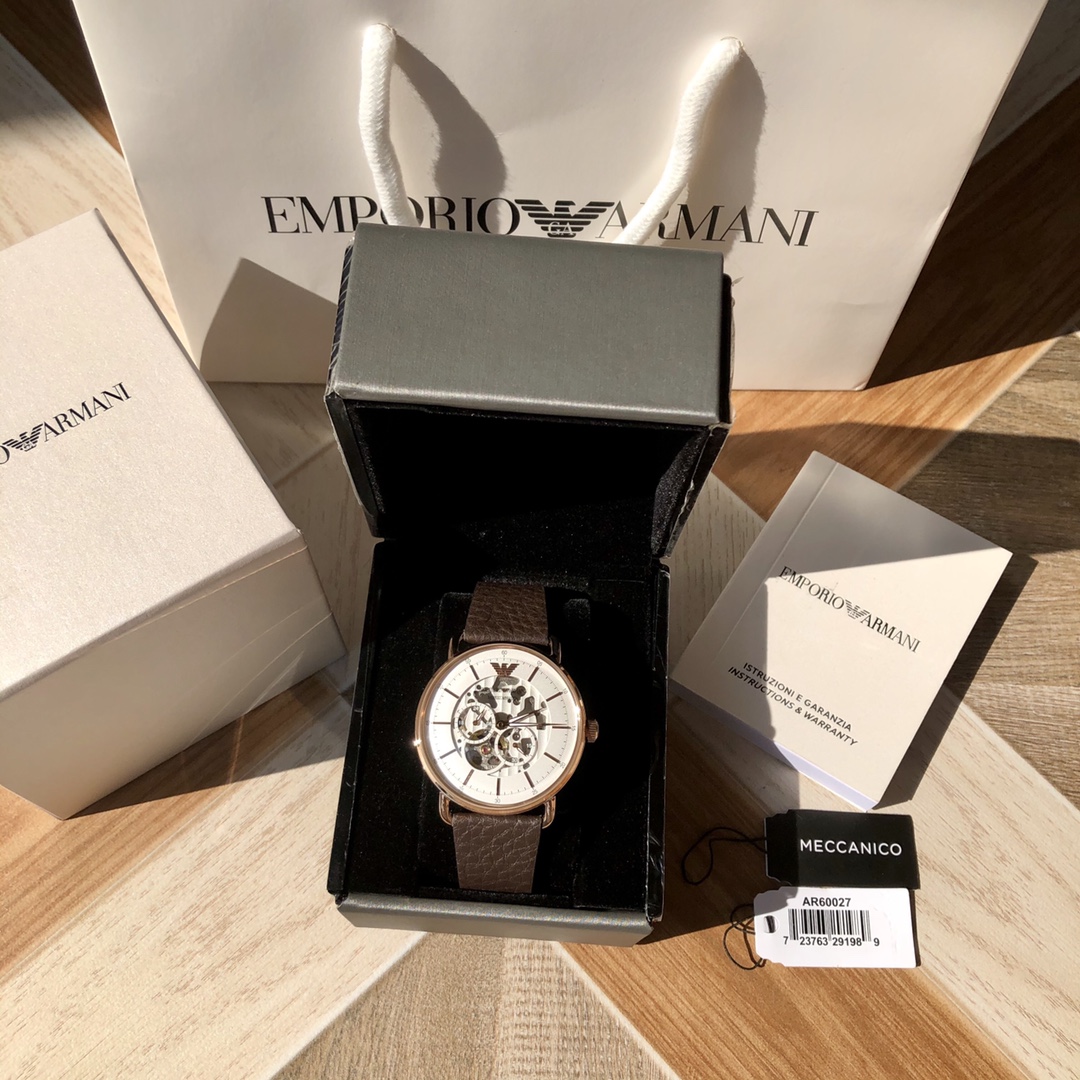 AR60027 阿玛尼(Armani）全自动机械男表，专柜最新款！型号AR600027，透底时尚商务款，矿