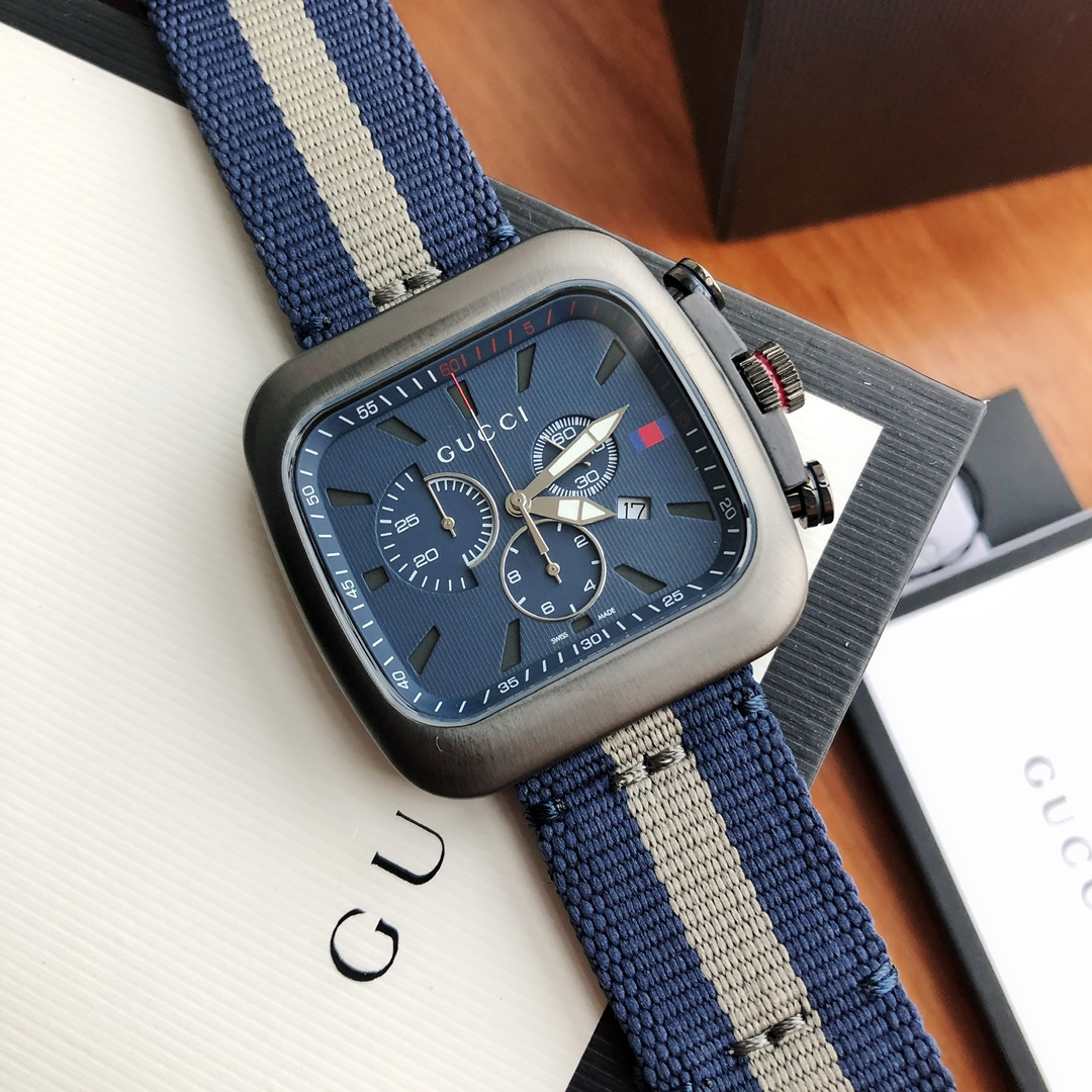 GC57 古驰Gucci石英男表,罕有的方形大表盘设计,搭配色彩鲜亮的布带,简直是男神们的吸睛法宝,