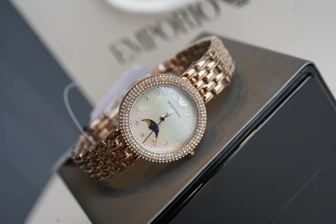 AR11462 最新款阿玛尼日月相手表，复制了浪琴心月月相同款款式；原单正品；316精钢表带强化况物质玻璃