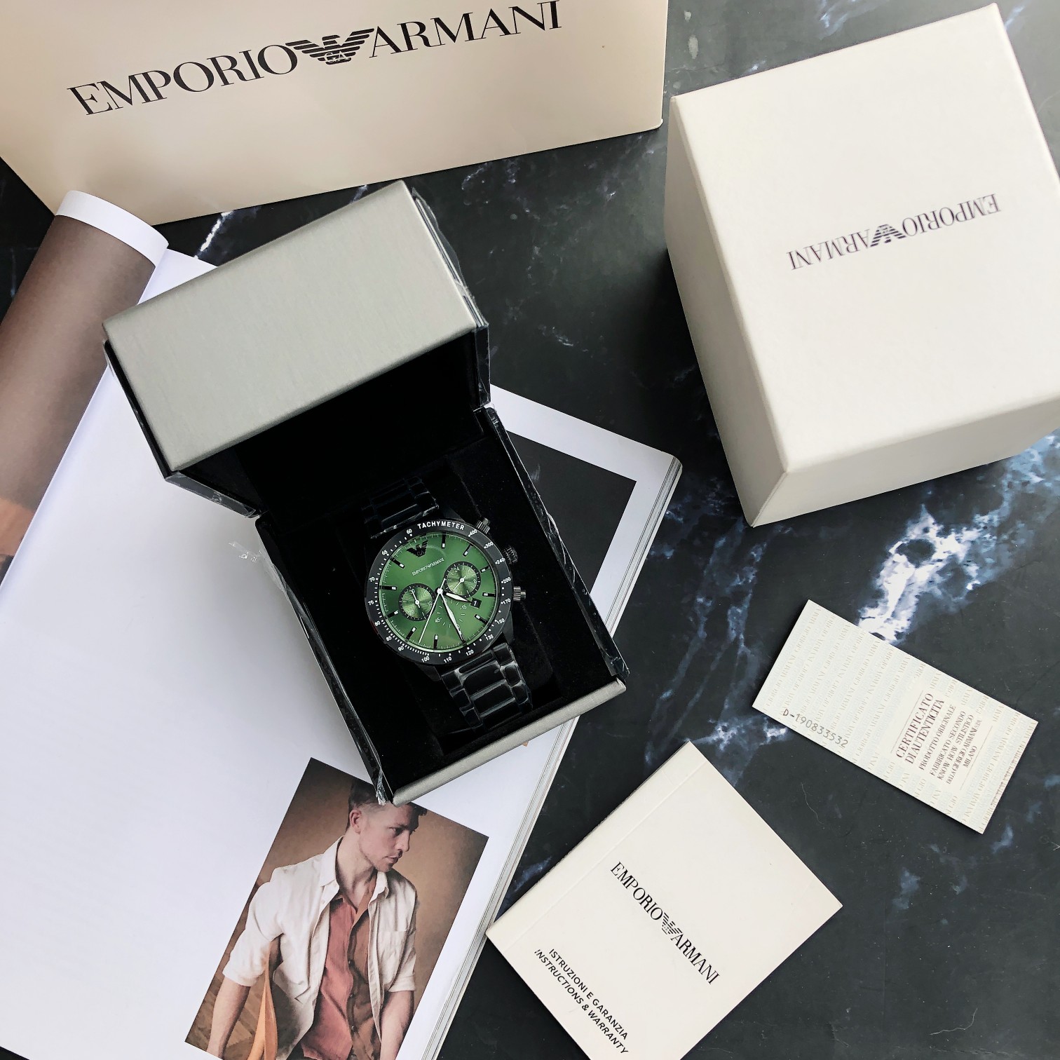 AR11472 新款商务休闲欧美简约大气石英钢带男士腕表,潜水运动风 三针日历框,日晷纹表圈 绿色表盘,彰