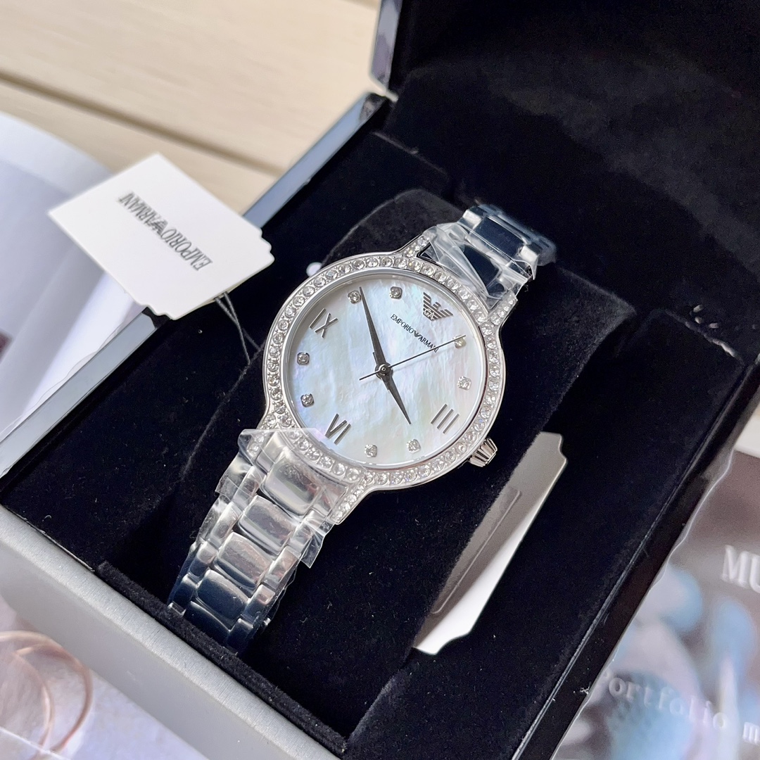 AR11484 阿玛尼ARMANI女表,尺寸:32mm,是女生就永远抵挡不住圈钻的诱惑,带上手腕的一刻,眼