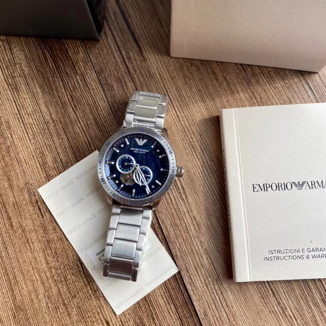 AR60052 阿玛尼AR60052银色镂空镶钻透视自动机械表;镂空透视窗,质感指针、利落线条大气跃然于手