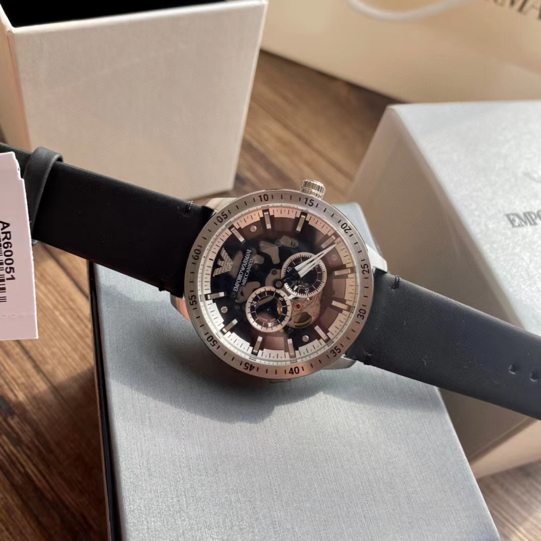 AR60051 阿玛尼AR60051银黑镂空镶钻透视自动机械表;镂空透视窗,质感指针、利落线条大气跃然于手