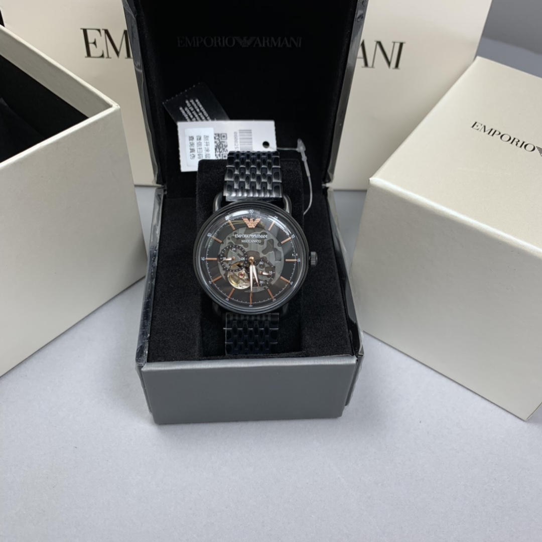 AR60025 阿玛尼(Armani）全自动机械男表，专柜最新款！型号AR60025，透底时尚商务款，矿物