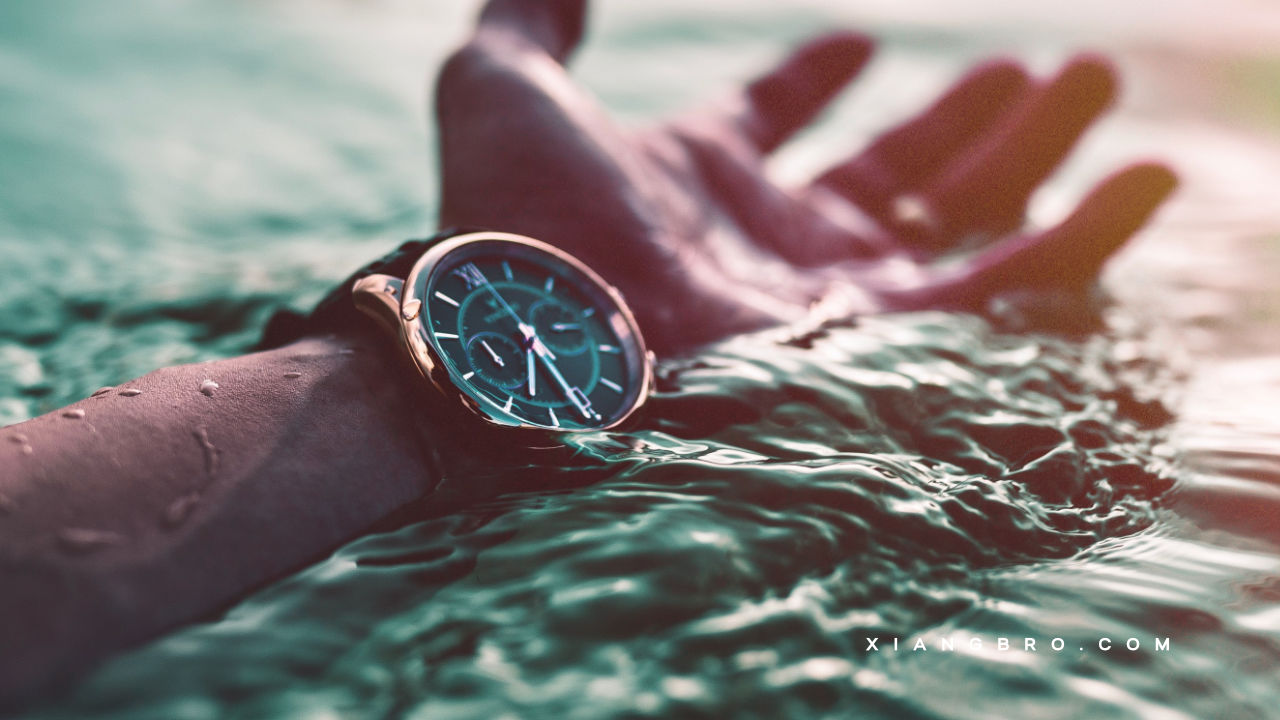 阿玛尼手表上的三个按钮怎么用？