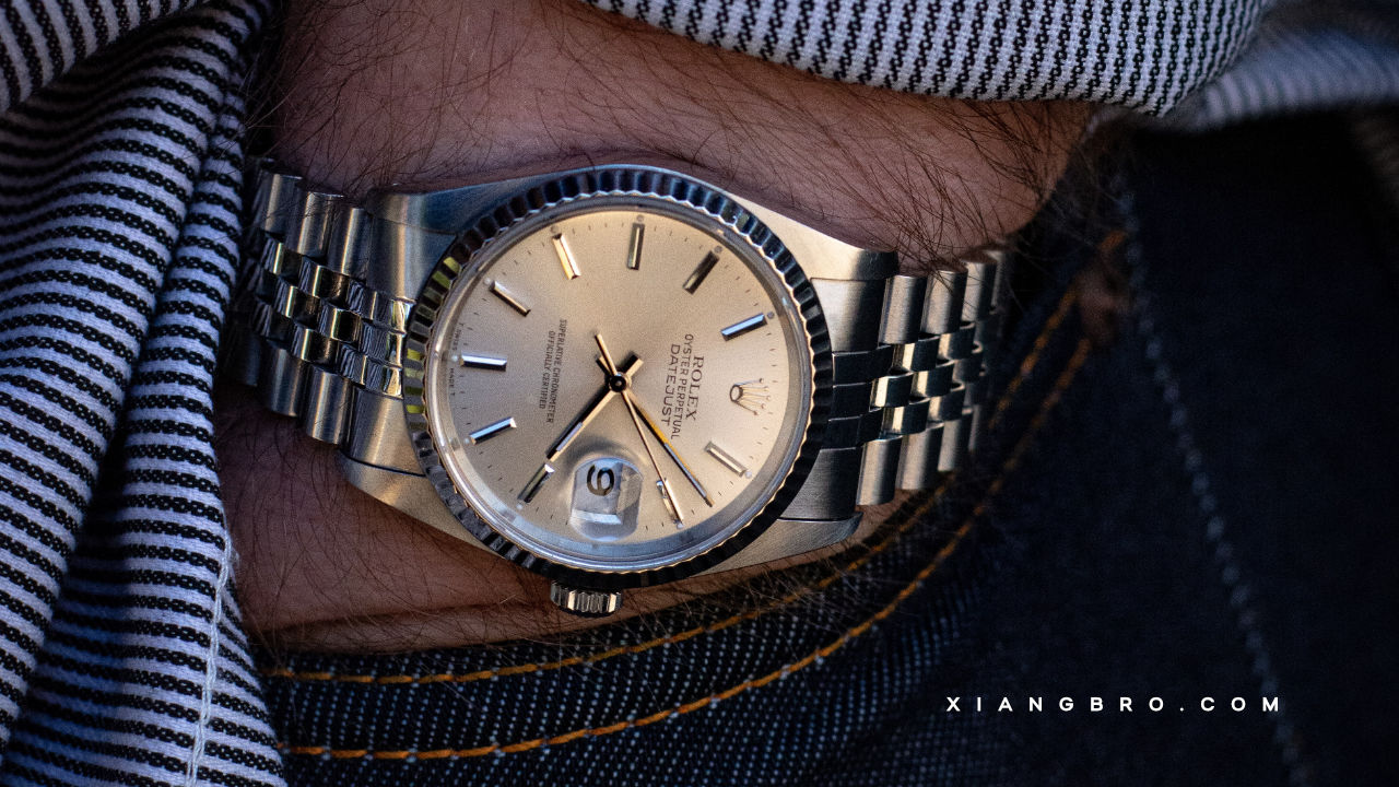 网上只卖三百多块钱的DW手表是真的吗？